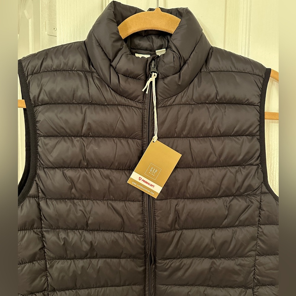 NEW GAP Kids Black Quilted Primaloft Vest XL feels like down! Great weight!